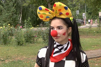 В Самаре клоуны провели флешмоб возле детской больницы
