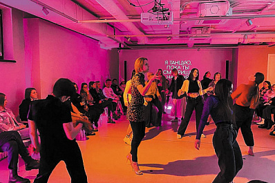 Философия Бибихина и любимые треки: в галерее "Виктория" провели Неделю современного театра