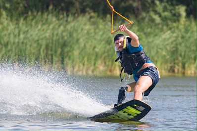 Самарский параатлет "зажег" на вейкборде в Анапе