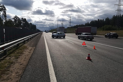 В Самарской области на трассе легковушка въехала в грузовик