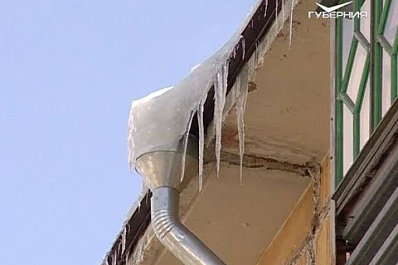 Расчистку кровель в Железнодорожном районе Самары обсудили чиновники