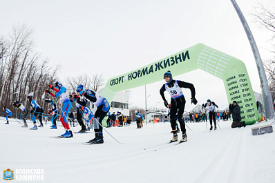 Фоторепортаж: более 730 спортсменов объединила 83-я лыжная гонка на призы "Волжской коммуны"