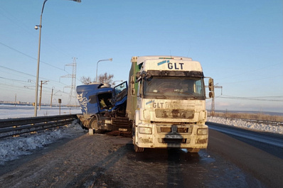 На трассе М5 в Жигулевске столкнулись два большегруза