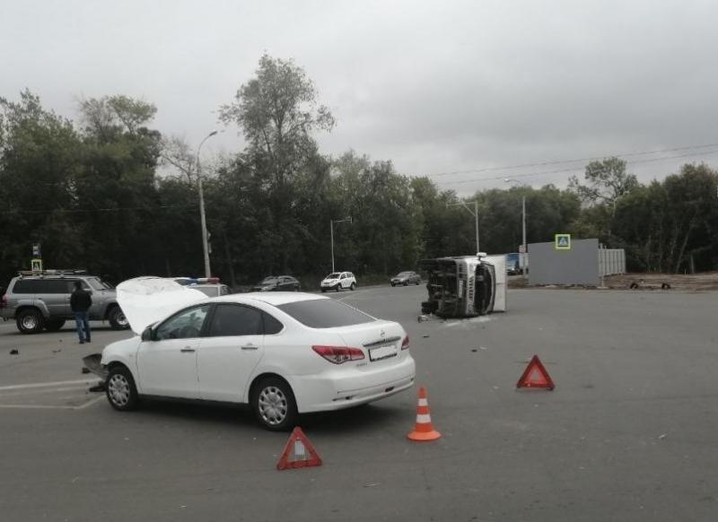 В Самаре в результате ДТП перевернулась "Газель"