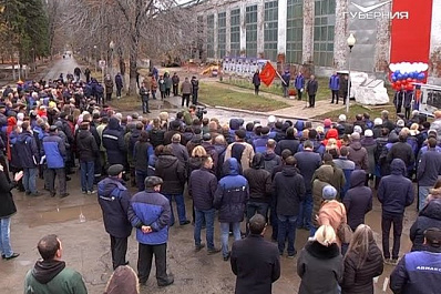 Капсулу времени, оставленную 50 лет назад молодыми комсомольцами, открыли в Самаре
