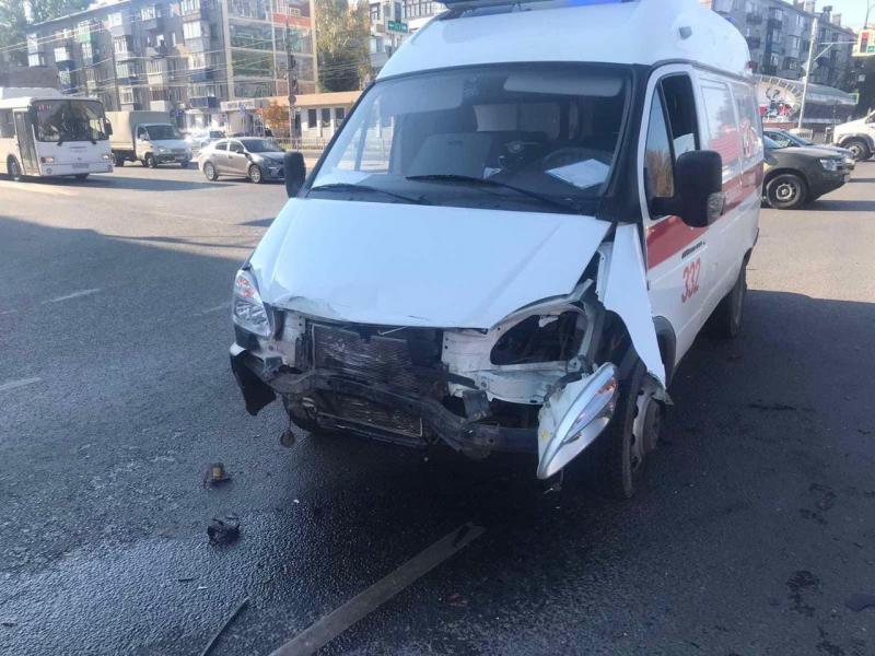 В Самаре 34-летний водитель иномарки столкнулся со скорой помощью