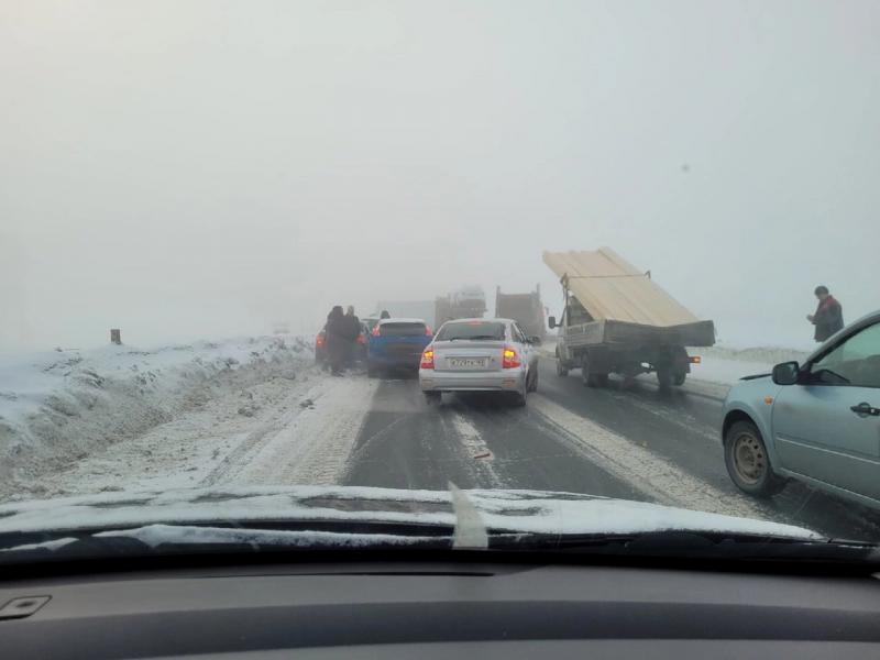 В Самарской области из-за тумана столкнулись 10 машин
