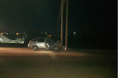 В Самарской области на трассе легковушку занесло в столб