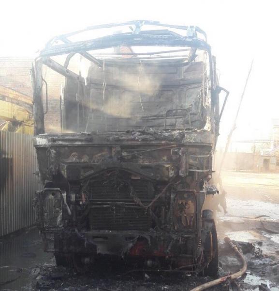 В Самаре дотла сгорел грузовик