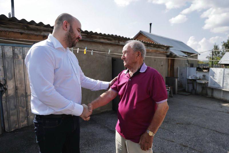 Объекты капремонта, общение с жителями: Вячеслав Федорищев и члены облправительства работают в Богатовском районе