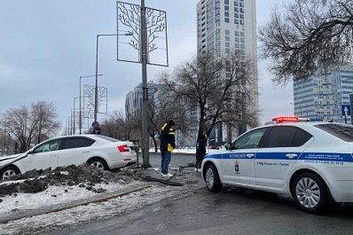 В Самаре у университета на ул. Ново-Садовой столкнулись две иномарки