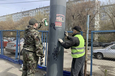 Эстетически красиво: в Самаре очищают столбы рекламных щитов