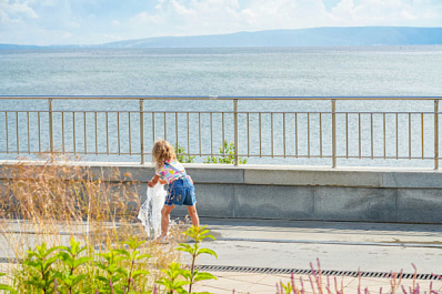 Гостям и жителям Тольятти рассказали, как работают фонтаны на новой набережной