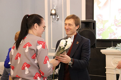 В Самарской области многодетные семьи поздравили с Днем матери