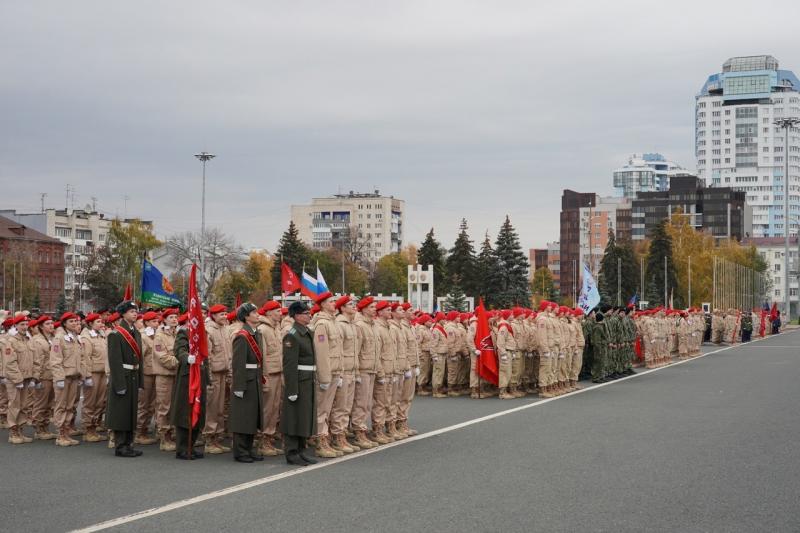 Слаженным маршем: в Самаре в рамках подготовки к параду Памяти - 2022 прошел конкурс юнармейцев