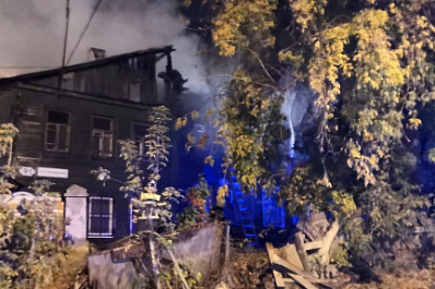 В Самарском районе областного центра ночью сгорел жилой дом