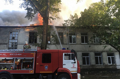 На Чернореченской в Самаре горит двухэтажный дом на площади 300 кв. метров
