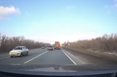 В Самарской области "лихачи" на трассе устроили гонки по встречной