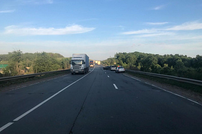 Легковушка залетела под фуру на трассе в Самарской области, есть пострадавшие