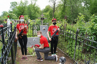 Юнармейцы Самарской области привели в порядок могилу участника войны