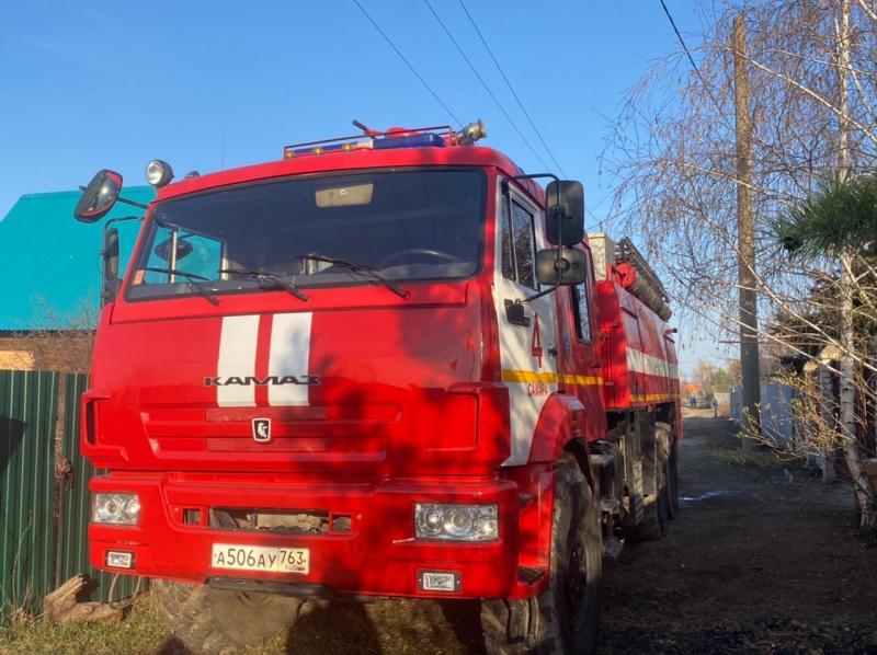 В Самарской области горят 9 дачных строений и 400 кв. м травы у Черновского водохранилища