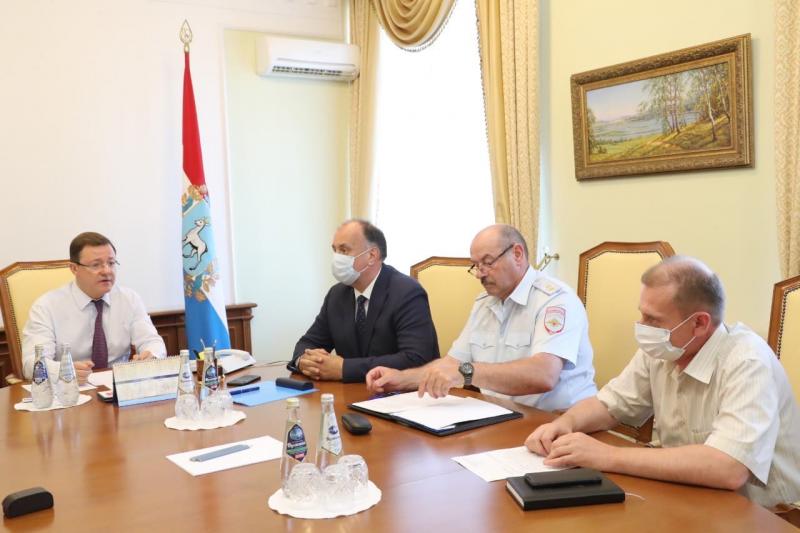 Дмитрий Азаров провел совещание с руководителями силовых структур региона