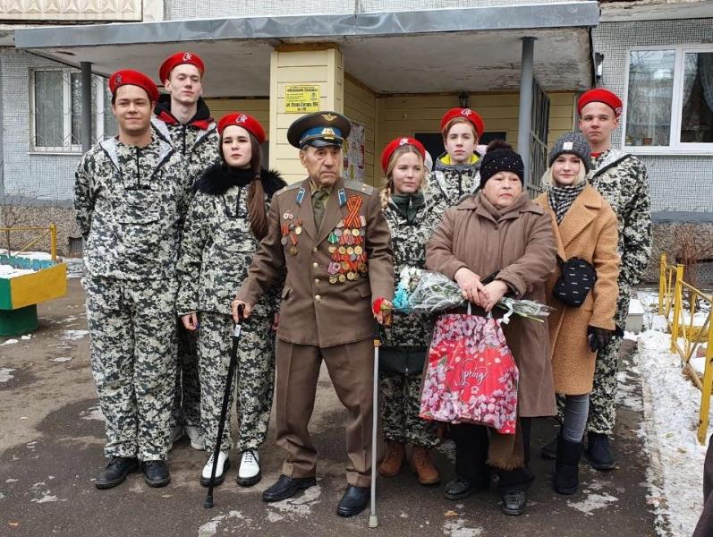 В Самаре юнармейцы проводят парады у домов ветеранов