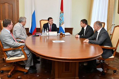Дмитрий Азаров провел встречу с лидерами региональных отделений политических партий