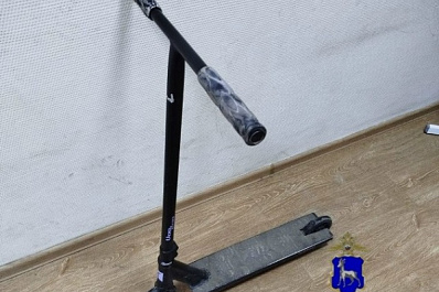 В Сызрани сотрудник доставки украл детский самокат 