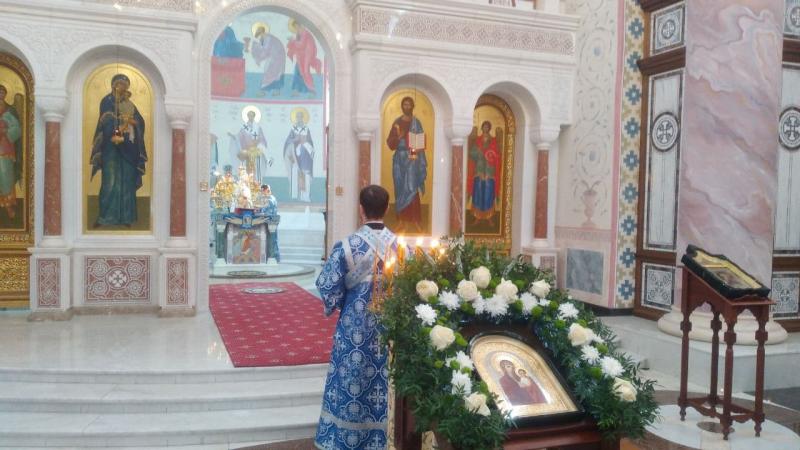 В храмах Самарской области проходят торжества в честь Казанской иконы Божией Матери и особый молебен