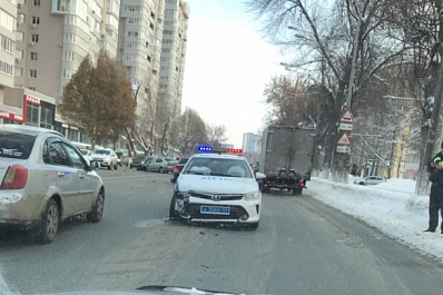 Автомобиль ДПС попал в аварию на Ново-Садовой в Самаре