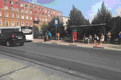 Автобус сбил 19-летнюю девушку на остановке в Самаре