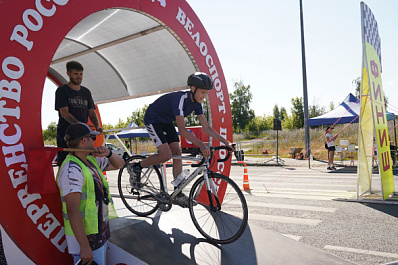 Крутят педали: в Самаре соревнуются сильнейшие молодые велосипедисты страны