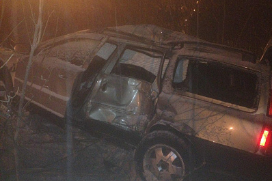 Смертельное ДТП в Тольятти: Вольво с четырьмя людьми врезался в бетонный столб