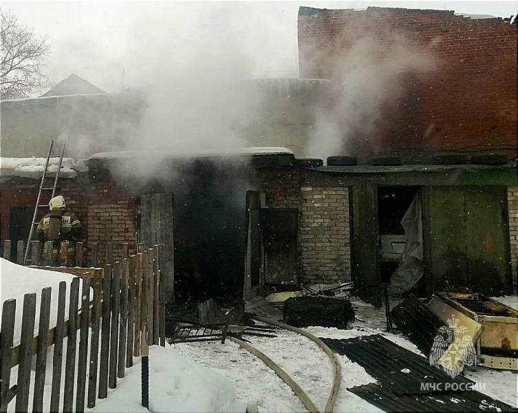 В Самаре на Чапаевской горели два гаража
