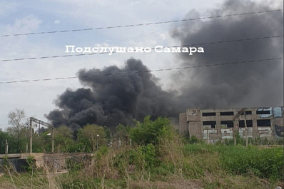 В соцсетях опубликовали первые кадры столба чёрного дыма из-за горящего мусора в Самаре