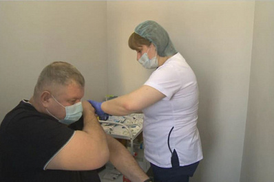 Сотрудники двух крупных предприятий Новокуйбышевска прошли вакцинацию от COVID-19