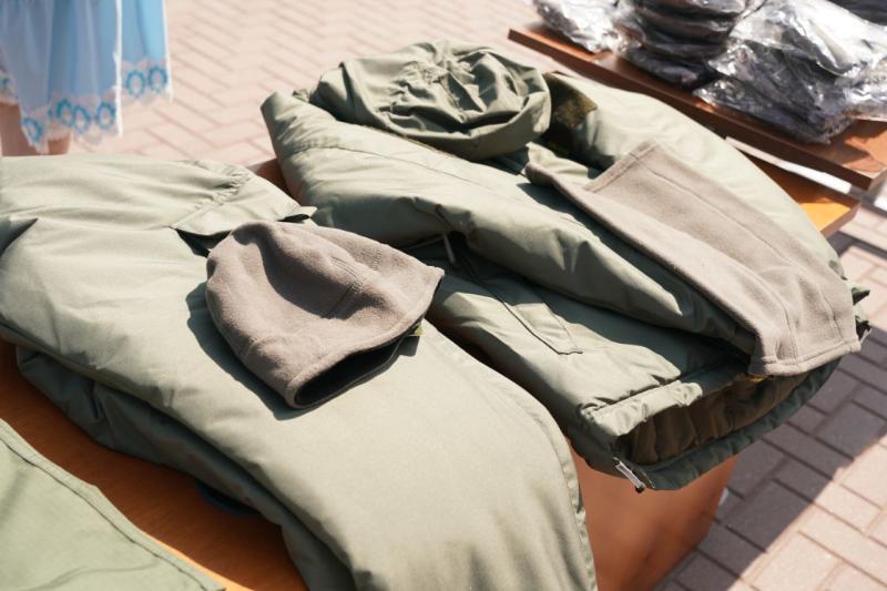 Вячеслав Федорищев передал бойцам 2-й армии и сотрудникам спецподразделений Росгвардии спецтехнику и обмундирование