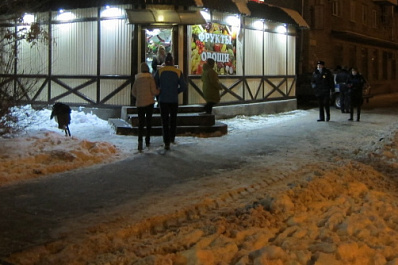 Самарца, напавшего на продавца круглосуточного магазина с разбитой бутылкой, задержали покупатели