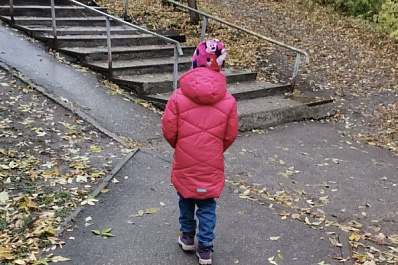 Деньги или любовь: эксперт объяснил, что важнее для ребенка