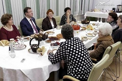 Дмитрий Азаров в канун Дня учителя посетил в Самаре школу № 132