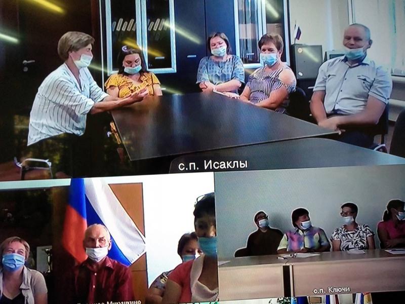 Дмитрий Азаров обсудил с руководством и жителями Исаклинского района стратегию развития территории и решение вопросов, которые ставят люди