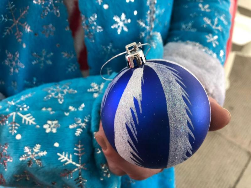 В Самаре запустили новогодний трамвай под управлением Деда Мороза и Снегурочки