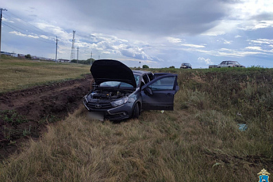 В Самарской области женщина на "Гранте" выехала на встречку и влетела в иномарку