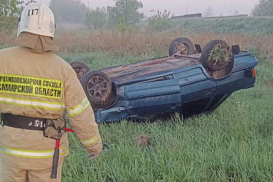 На рассвете 16 мая в Самарской области легковушка вылетела в кювет