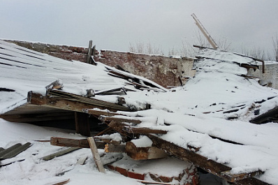 В Самаре искатель металлолома оказался под завалами обрушившегося здания