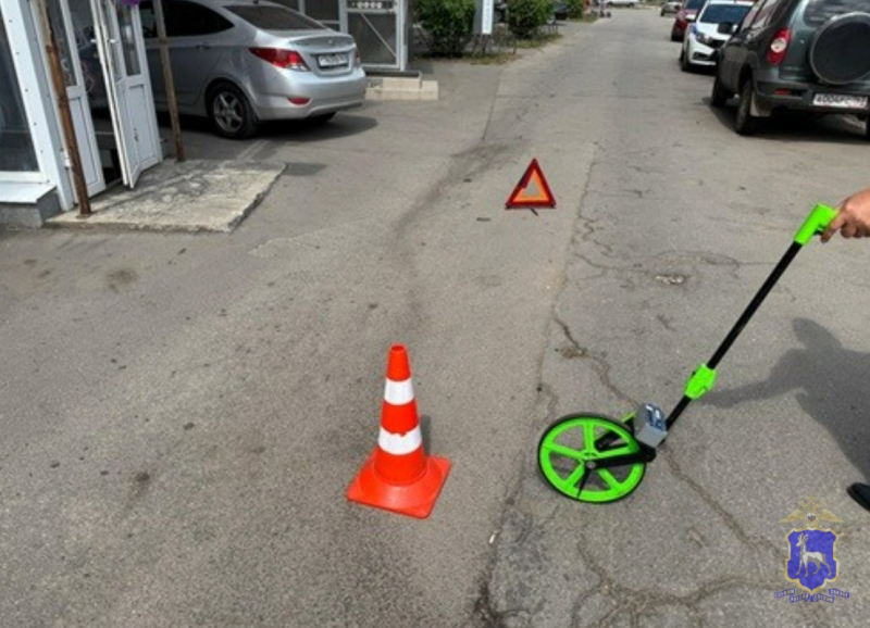 В Самаре водитель при движении задним ходом сбил пенсионерку 