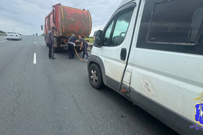 В Самарской области сотрудники ДПС помогли водителю добраться до автосервиса