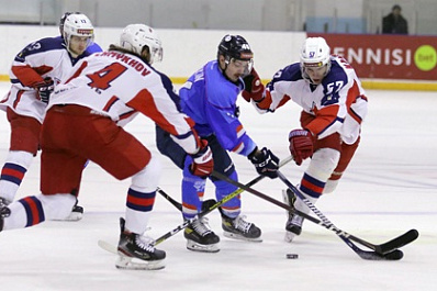 ХК ЦСК ВВС дома уступил московской "Звезде"