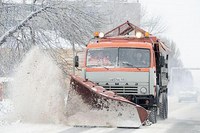 Губернатор Дмитрий Азаров поручил усилить работу по расчистке дорог